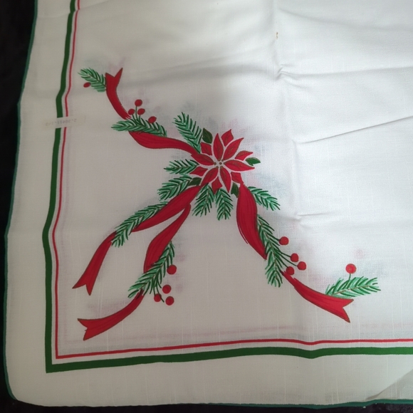 Christmas Napkins QTY 4 Pattern Green/Red Green Trim 16" X 16"  New With Tags - Picture 4 of 6